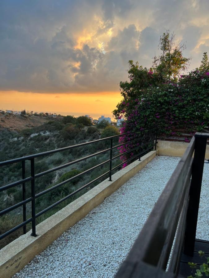 Hillview Apartment Peyia Exterior photo