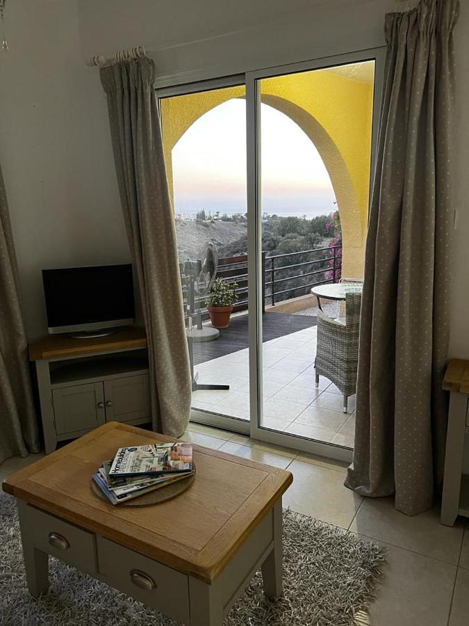 Hillview Apartment Peyia Exterior photo